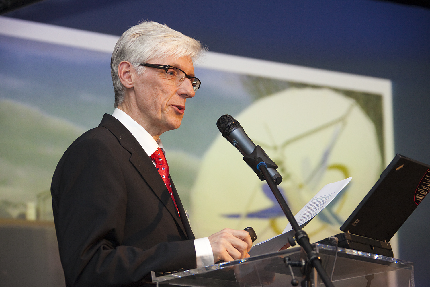 Newtec_Dirk-Breynaert__Co-Founder & CTO__300dpi_horiz_1500x1000.jpg 